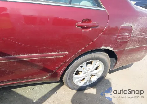 2004 Toyota Camry Le V6 z USA, uszkodzony, nr VIN 4T1BF32K94U072901